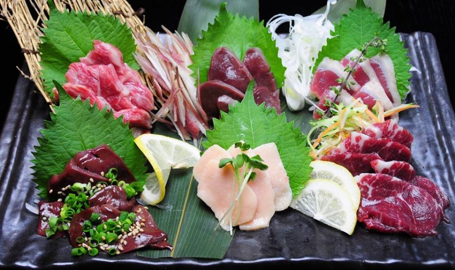 馬刺し盛り合わせ①